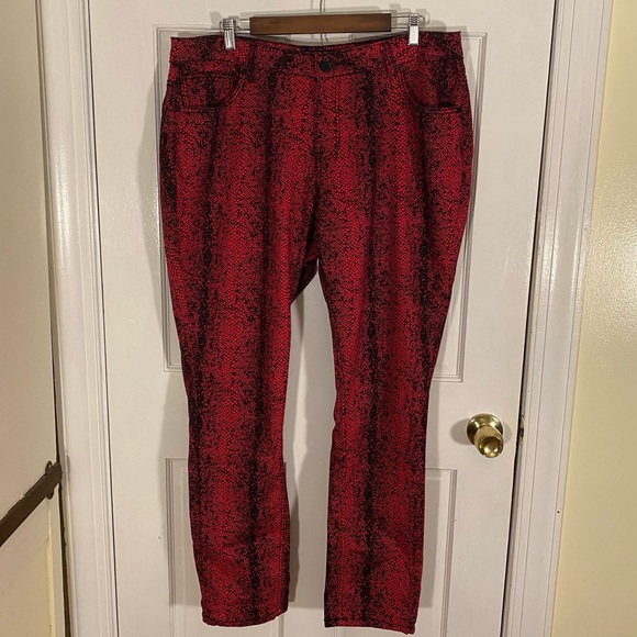 Hot pink snakeskin jeans - Picture 1 of 3